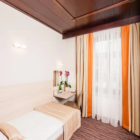 Hotel Zagreb - Health & Beauty 4*